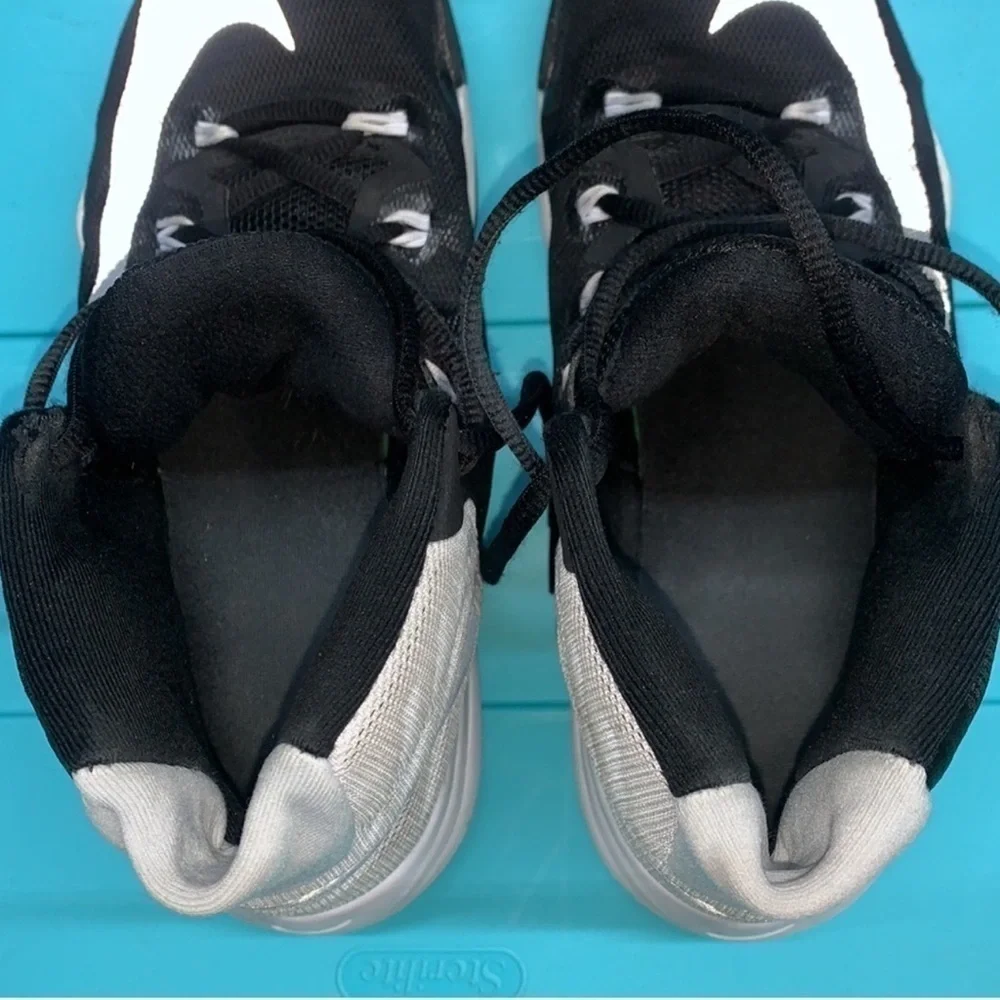 Nike Air Max Audacity Size 7-Men/8.5-Women